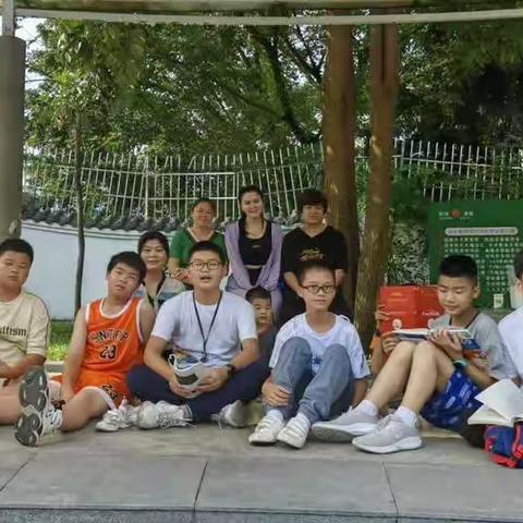 【精彩回顾】2017级（1）班第一大组社区读书会——主题：“我喜欢的科学家”