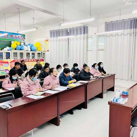 做有温度的教育，当有艺术的班主任——梁庄六小班主任培训交流会