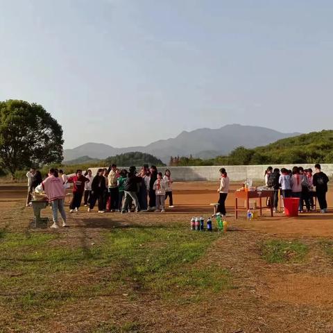 凝团队力量·建美好校园    ——记大桥中学学生会团建活动