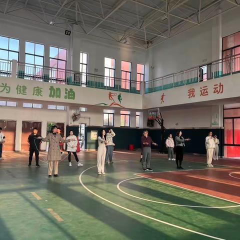 绳彩飞扬，向春天出发——芳草学校七年级团队跳绳比赛