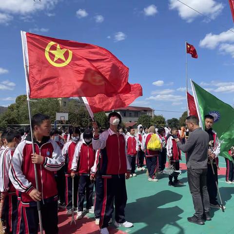 学雷锋精神，展你我风采-枫香岗中学“学雷锋、树新风”义务扫街活动