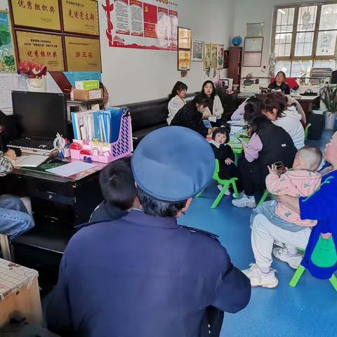 留坝县飞燕幼儿园加强意识形态学习并开展“干部作风提升活动”学习交流研讨