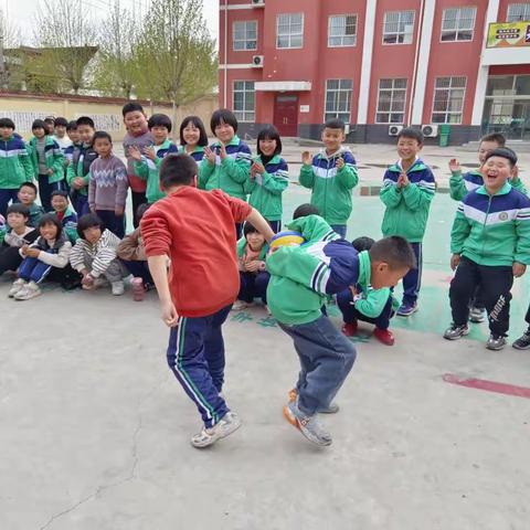 北大靳村小学开展趣味篮球运动会