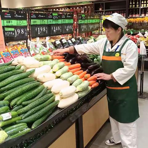 ​立足本岗，提升专业技能，心中的标杆——记左岭店蔬果区员工张翠霞