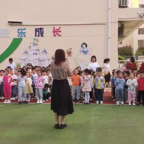 “实战演练防踩踏 你我安全共“童”行”——回龙镇中心幼儿园开展防踩踏演练活动