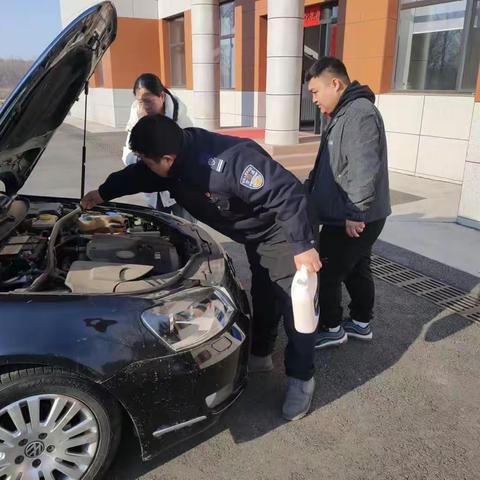 弘扬雷锋精神 树立交投铁军形象