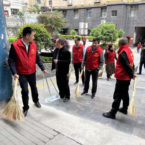 创卫进行时  十四片区开展卫生清扫活动