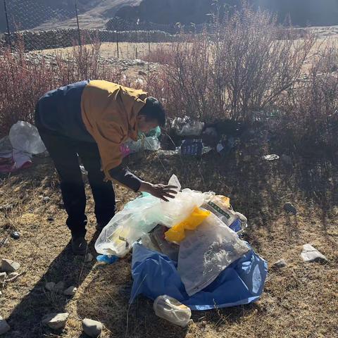 幼师齐动手，周边环境变美__扎雪乡赤培村幼儿园