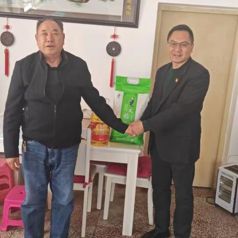 春节慰问送关怀 情系退休职工暖人心——农发行禄劝支行