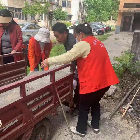 【滨河社区】滨河社区快速响应群众诉求，换井盖解民忧！