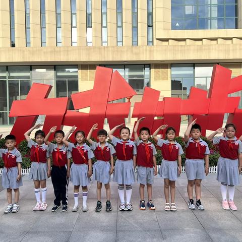 小小红心跟党走