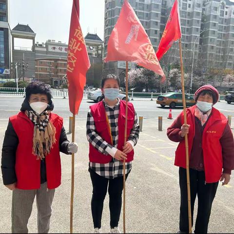 大风中的坚守  身影很暖心～～记北海学校八年级五班家长护岗日