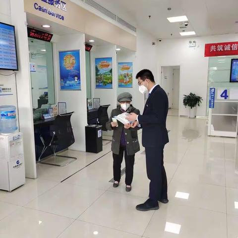 陈仓大道支行开展“共筑诚信消费环境，提振金融消费信心”客户宣传