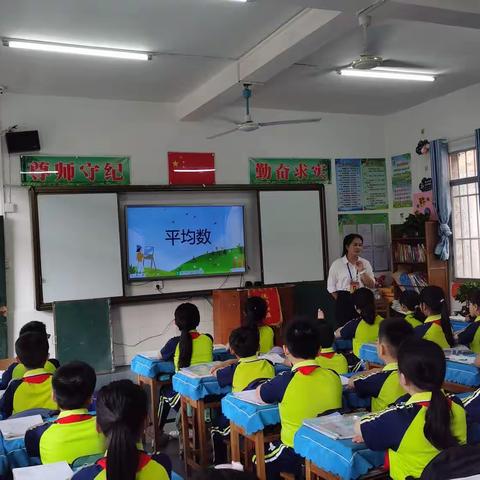 智慧课堂，引领成长一一南宁市兴宁区崇尚中学小学数学组教研活动