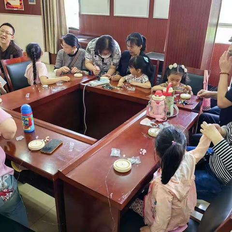 【盛福社区计生协会】盛福社区开展“万千花蕊 慈母颂歌”母亲节亲子手工活动