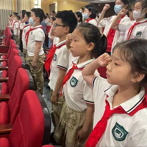 312班德育简篇《劳动五月，感恩先行》