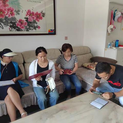 西铁社区开展低保入户核查工作