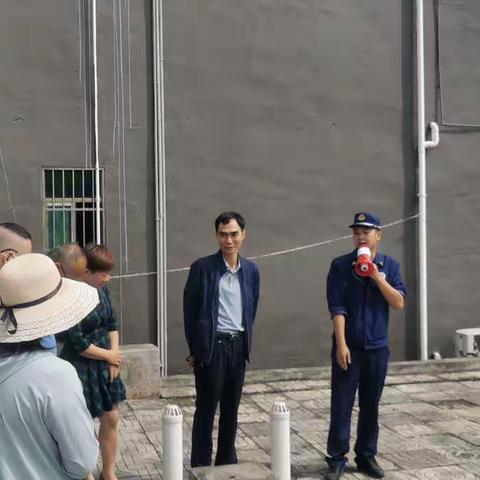龙华区金宇街道组织各社区居委会到城西镇头铺西社区开展火灾现场警示教育大会