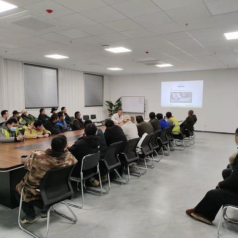 事无巨细，安全为先——记第十一事业部汽车饰件工厂济南制造部仓务科开展叉车、牵引车安全作业培训