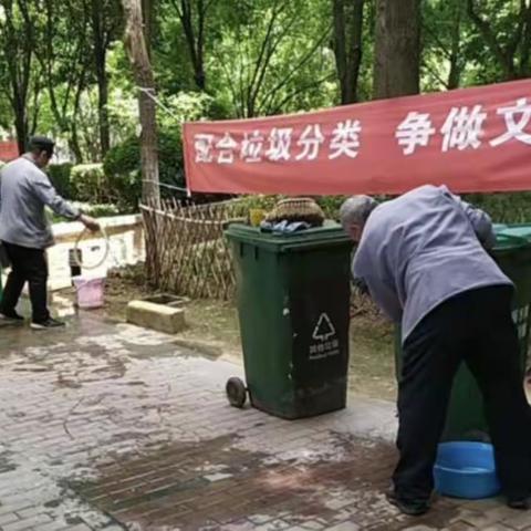 长乐中路街道新东社区开展预防蚊蝇滋生集中消杀整治活动