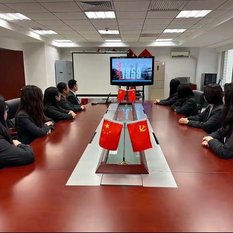 业务管理科采取多种形式学习雷锋精神，传承奉献精神