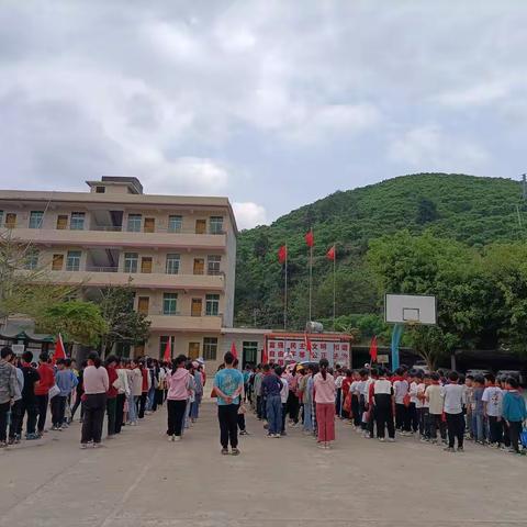 钱上小学春游