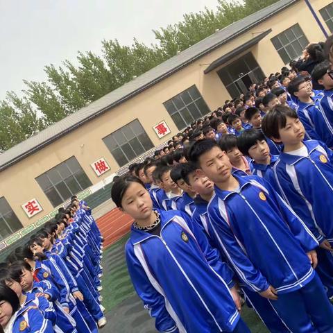 “春光不负少年志，阳光体育展风采”———英才小学广播体操比赛