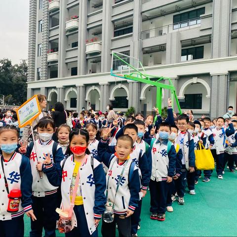 【久佰行走课堂】渝中区中华路小学竹园校区一年级一班丨拥抱自然，茶韵古香