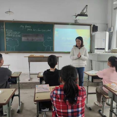 以研兴教，以评促教——铜冶镇北庄小学周四教研活动