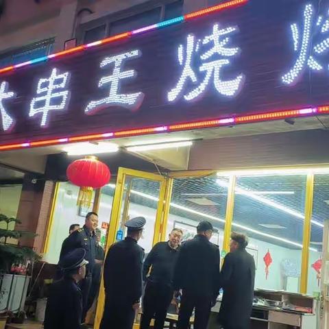 【先锋龙洞】综合执法办联合开展餐饮店油烟夜查专项行动