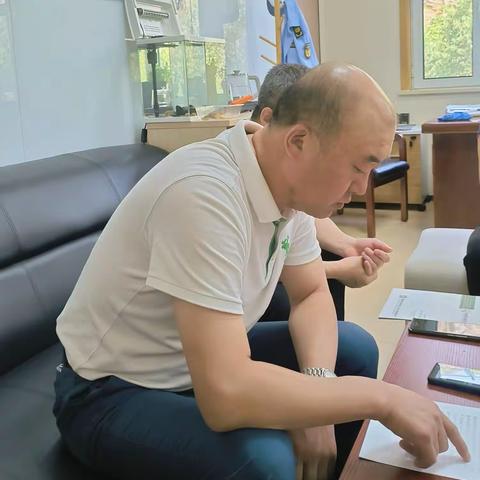 【先锋龙洞】综合执法办召开学习《加强突发事件紧急信息报送工作通知》专题会议
