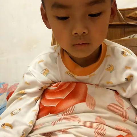 南街幼儿园大一班向文宇亲子阅读《拉小提琴的艾伦》