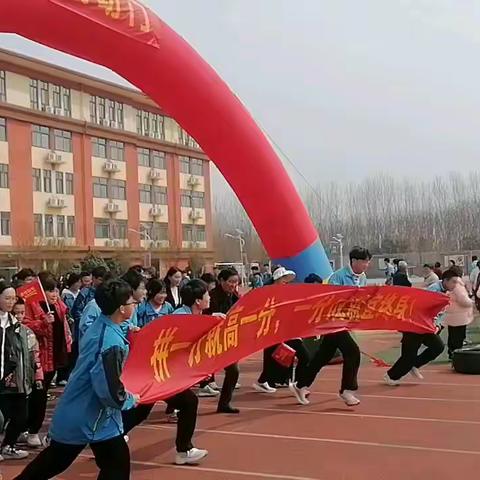 热辣滚烫拼百日，飞驰人生迎未来。新时代九九班百日誓师大会！