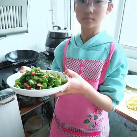 巧手做美食，劳动促成长