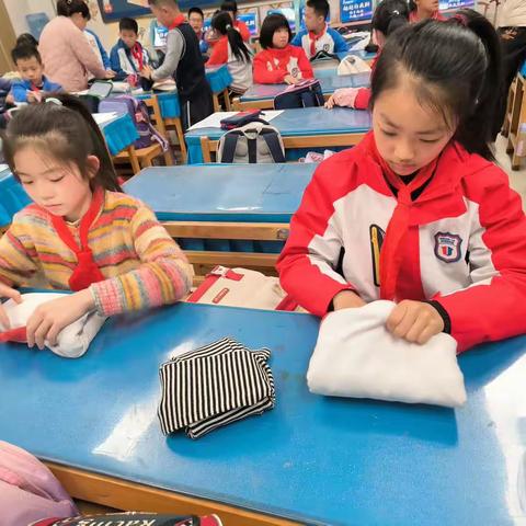 我是整理收纳师                 ——四五班家长进课堂 带孩子们感知收纳