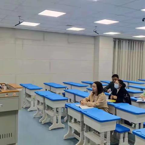 张家界民族小学五年级数学组读书分享会