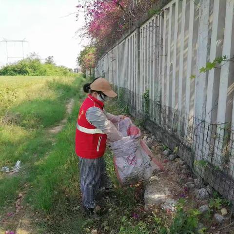 感城镇网格员巡查铁路安全隐患