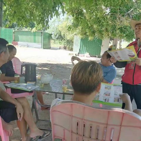 网格员开展铁路安全知识宣传