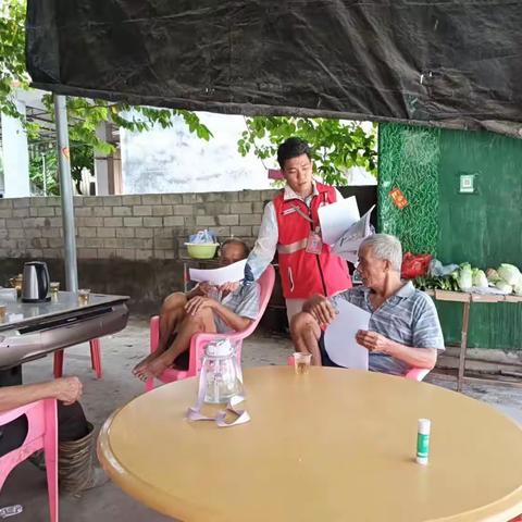 网格员开展预防登革热宣传活动