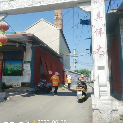 殷都区爱卫中心入村开展"全民清扫、提升环境"活动