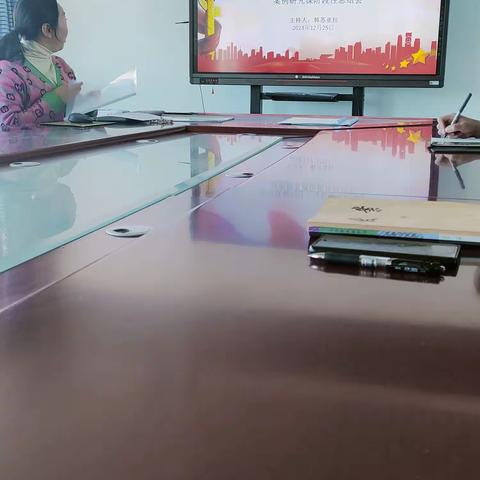 反思淬炼 总结前行——音六中自治区三科统编教材示范性种子教师专项课题中期汇报活动