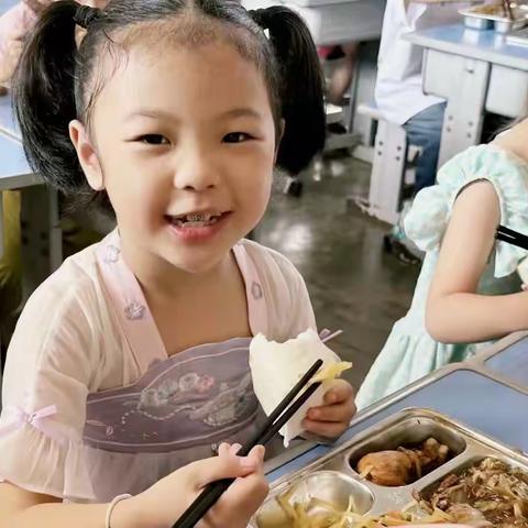 幸福午餐   美味“食”光    ---  苏堂小学开展午餐服务