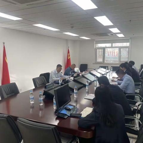 区分行公司部副总杜建庭一行人到乌海召开贷后跟踪座谈会