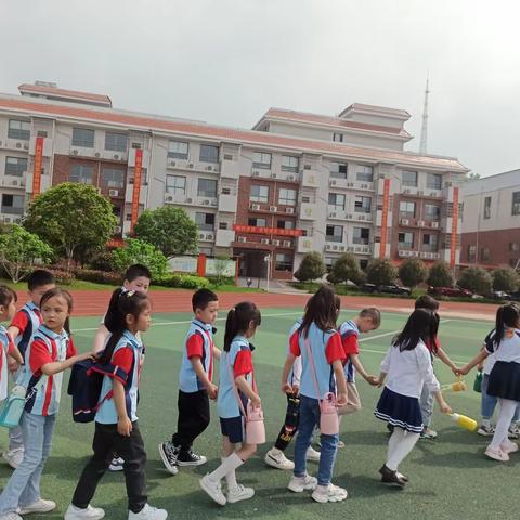 “走进小学，感悟成长”━━小博士乐满幼儿园果果班参观文昌学校🏠