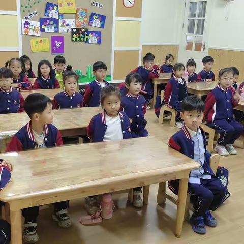 吉的堡幼儿园（太阳二班）社会实践活动“摘草莓”