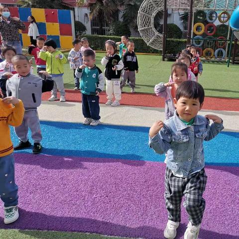 留古镇中心幼儿园小二班第十六周活动影集