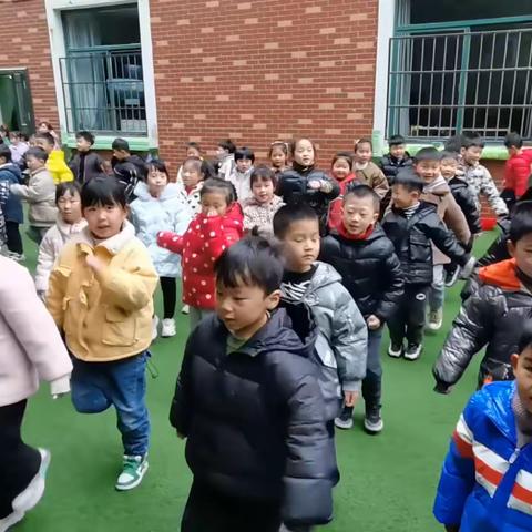 万霖花苑幼儿园诚信班周五生活课留影