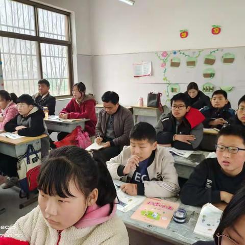 领导进课堂，听课助成长——厉庄乡中心校领导到安王庄小学随堂听课