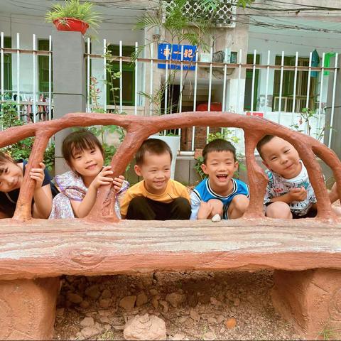 城关中心小学幼儿园学前二班的宝贝们毕业啦！