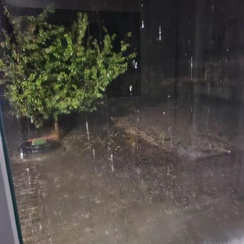 夜半被雨声惊醒的感慨